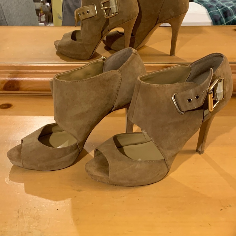 Elegant Tan suede Peep-Toe Heels